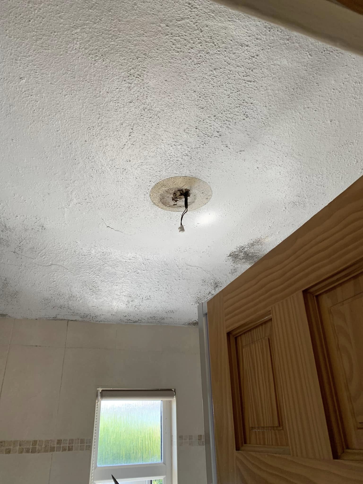 Before the room ceiling update - textured ceiling with old light fitting